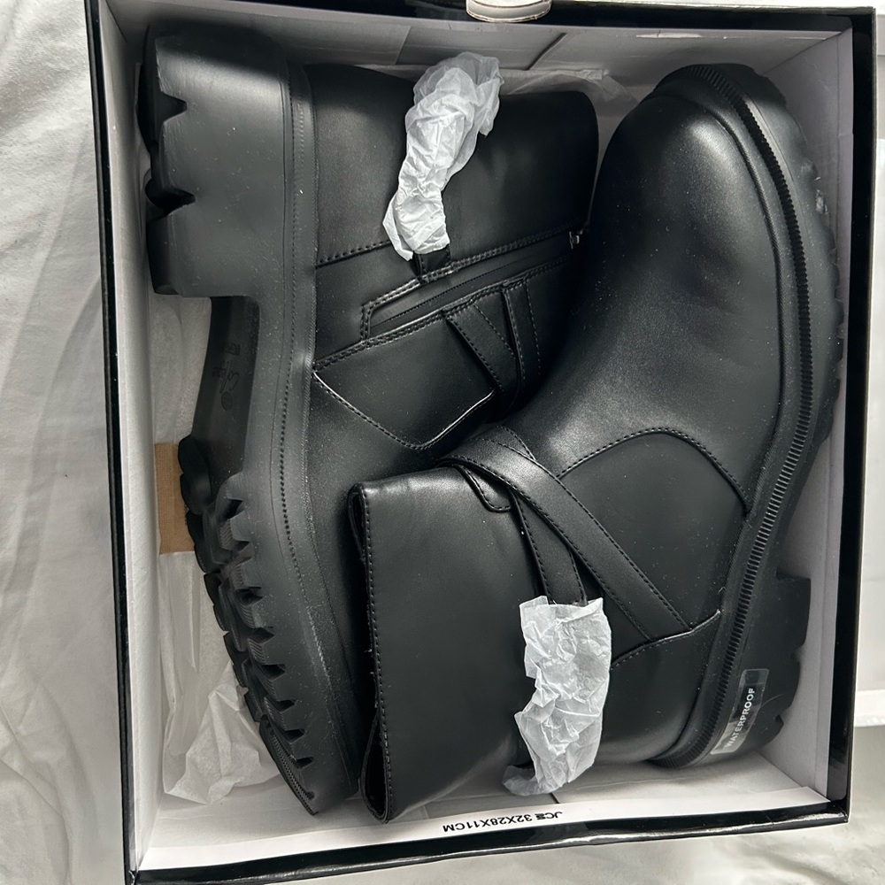Leather, waterproof boots, NWT in women’s size 11.
